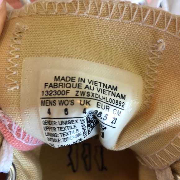 Women’s pink Converse size 6 - Picture 2 of 3